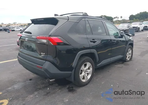 2021 Toyota Rav4 Xle z USA, uszkodzony, nr VIN 2T3P1RFV7MC150757